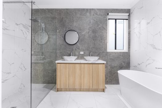 Badkamer verbouwen? Dit zijn de all-in kosten van budget tot luxe
