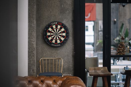 Darts live: waar kijk je nu en hoe volg je de stand?