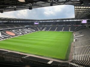 Voetbal vandaag: speelschema, Nederlandse duels en standen