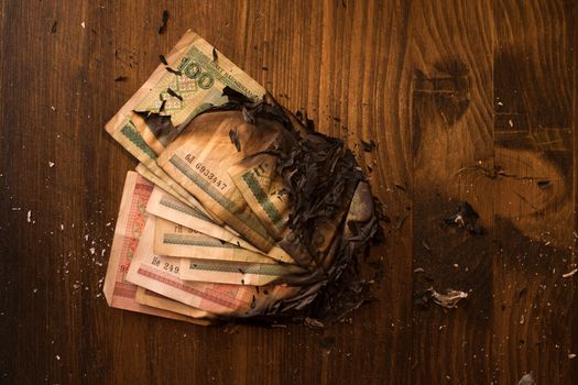 Schema van de Nederlandse faillissementsprocedure met rechtbank, curator, werknemers en klanten