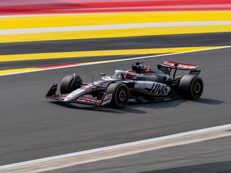 f1 nieuws op scherm met tussenstanden, teamupdates en race-uitslag na een Grand Prix