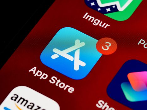 iPhone-scherm met ios update en nieuwe instellingen tijdens installatie