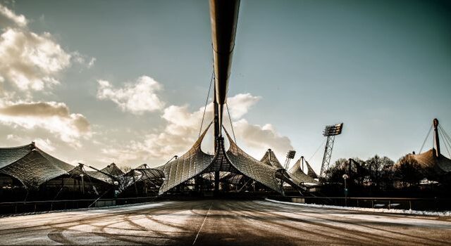 Joep Wennemars op de schaatsbaan in Thialf bij een artikel over joep wennemars olympische spelen