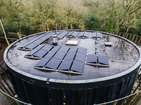 Marstek thuisbatterij zonder zonnepanelen geplaatst in een Nederlandse berging naast de meterkast