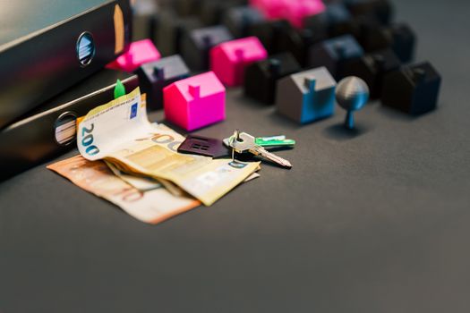 Huiseigenaar bekijkt rekenmachine en hypotheekpapieren bij uitleg over hypotheekrenteaftrek in 2026